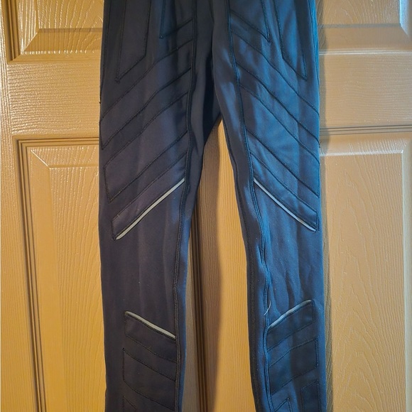 Lululemon Moto Sense knit composite highrise running legging size 4 - Picture 3 of 4
